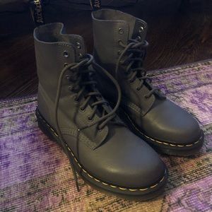 DR. MARTENS 1460 Pascal Virginia Leather Womens Boots Like New